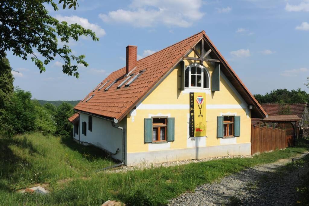 Stilvolles Landhaus Im Dreilaendereck Felsőszölnök Exteriér fotografie