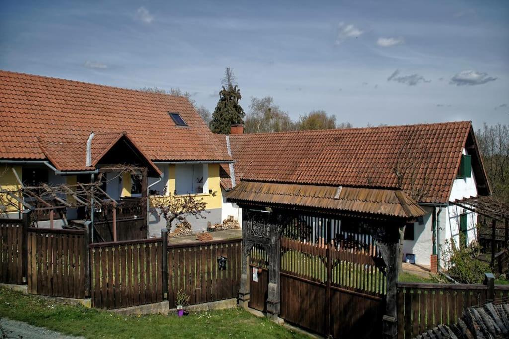 Stilvolles Landhaus Im Dreilaendereck Felsőszölnök Exteriér fotografie